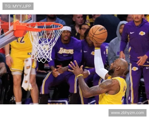 NBA季后赛激战正酣詹姆斯领衔湖人力争总冠军荣耀 - 副本 (2)